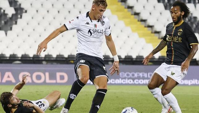 包含集结日皇家马德里调整名单以备意大利杯；回应争议环节打磨；信心回归；球探报告显示潜力的词条-爱游戏直播官网